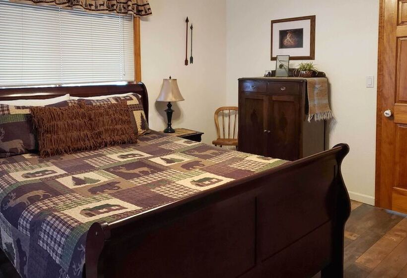 Large Home On 1 Acre: 2 Mi To Grand Lake Village