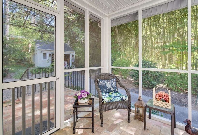 Le Canard  Cottage W/ Porch: 7 Mi To The Biltmore