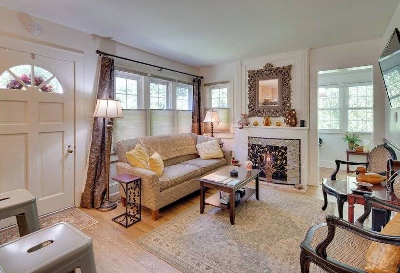 Le Canard  Cottage W/ Porch: 7 Mi To The Biltmore