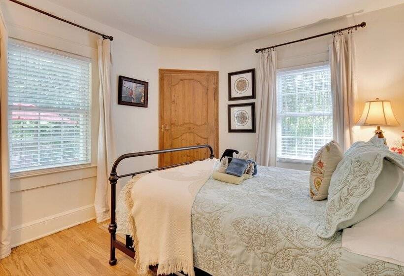 Le Canard  Cottage W/ Porch: 7 Mi To The Biltmore