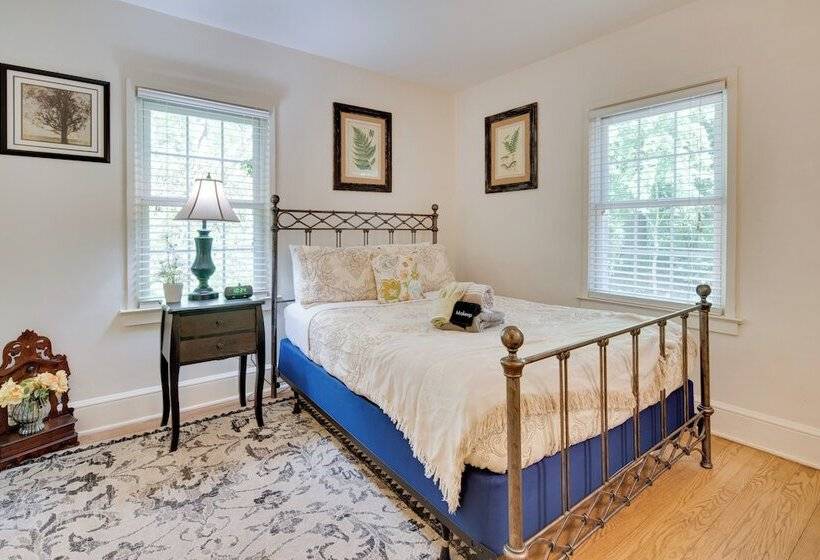 Le Canard  Cottage W/ Porch: 7 Mi To The Biltmore