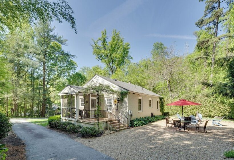 Le Canard  Cottage W/ Porch: 7 Mi To The Biltmore
