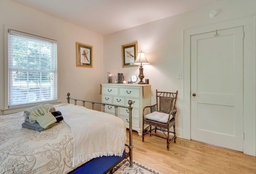 Le Canard  Cottage W/ Porch: 7 Mi To The Biltmore