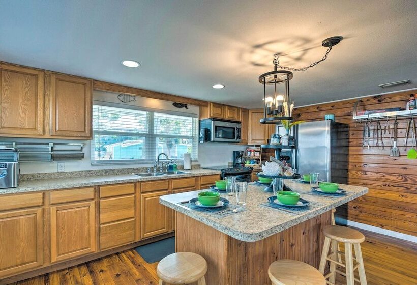 Little Gasparilla Home: Walk To Beaches!