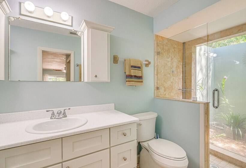 Lovely Crystal River Home W/ Lanai & Pool!