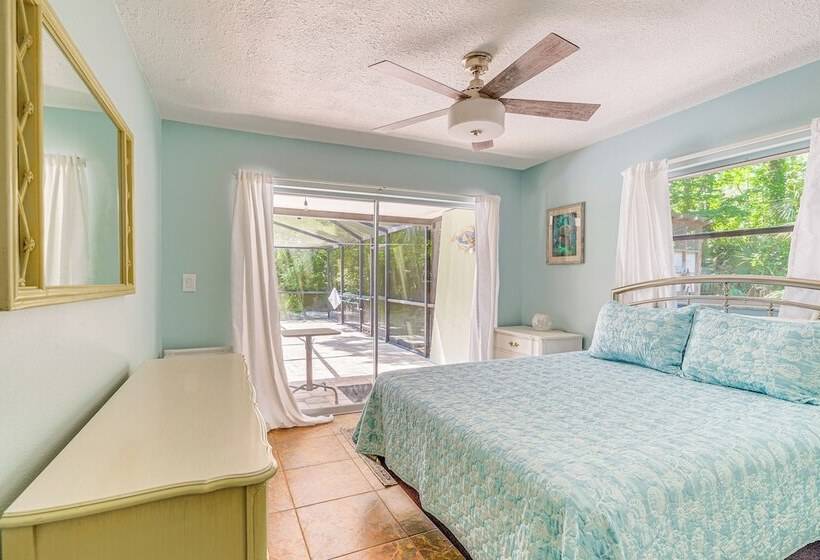 Lovely Crystal River Home W/ Lanai & Pool!