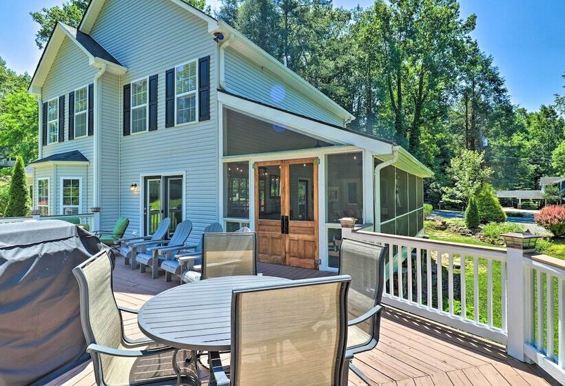 Creekside Brevard Home < 1 Mi To Downtown!