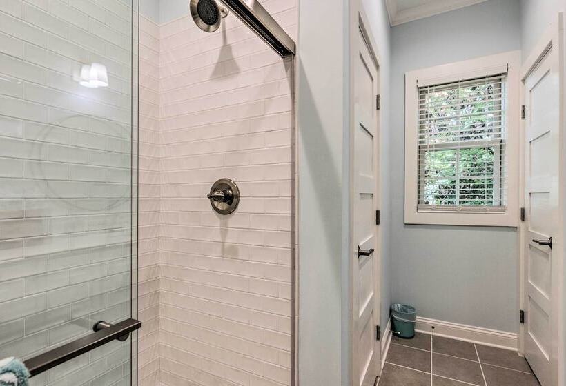 Lovely Mobile Retreat W/ Deck & Front Porch!