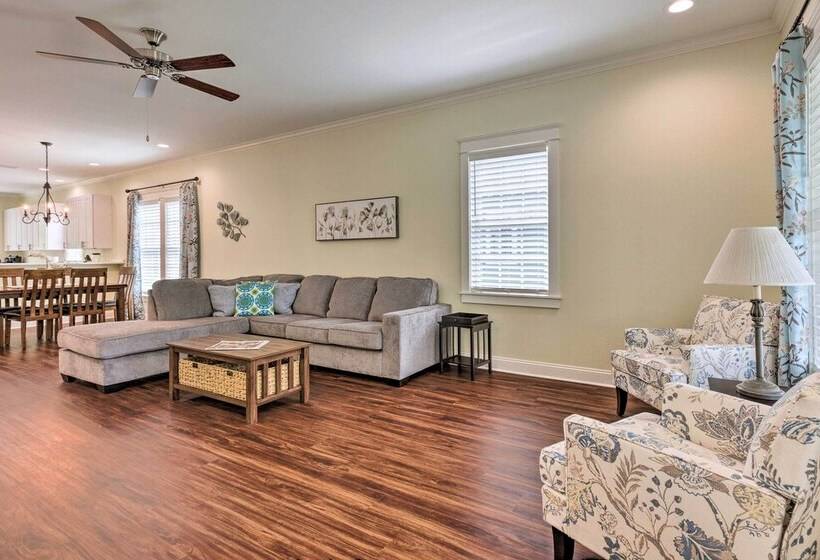 Lovely Mobile Retreat W/ Deck & Front Porch!