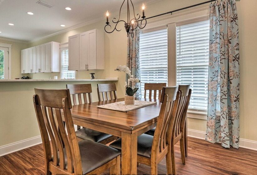 Lovely Mobile Retreat W/ Deck & Front Porch!