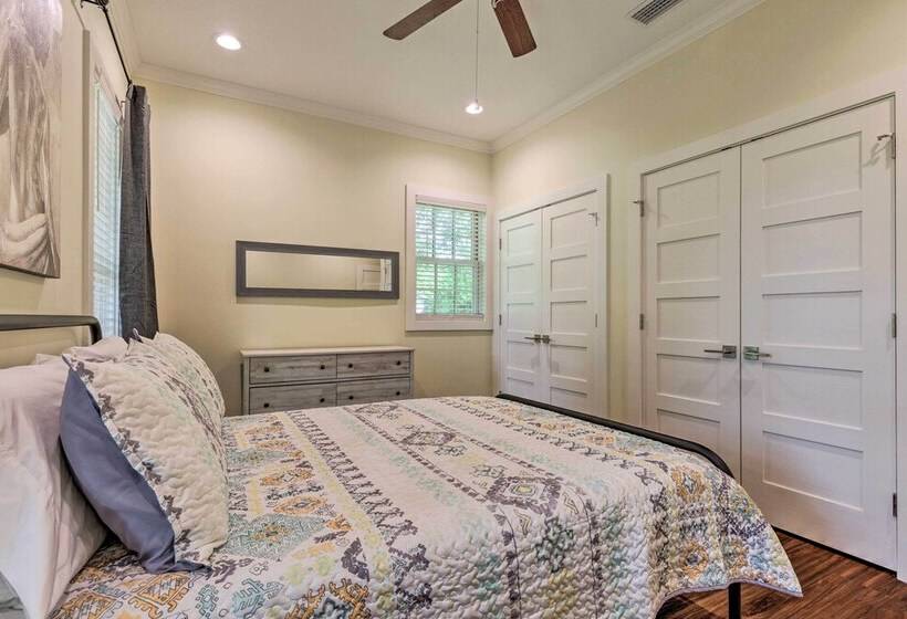 Lovely Mobile Retreat W/ Deck & Front Porch!