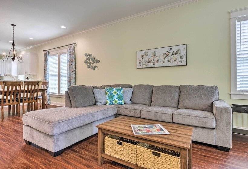 Lovely Mobile Retreat W/ Deck & Front Porch!