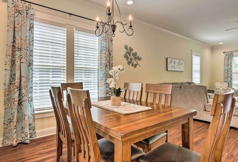 Lovely Mobile Retreat W/ Deck & Front Porch!