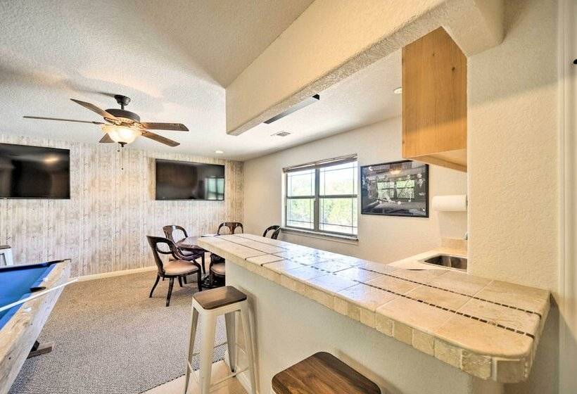 Luxe Canyon Home: Decks, Hot Tub + Lake Views