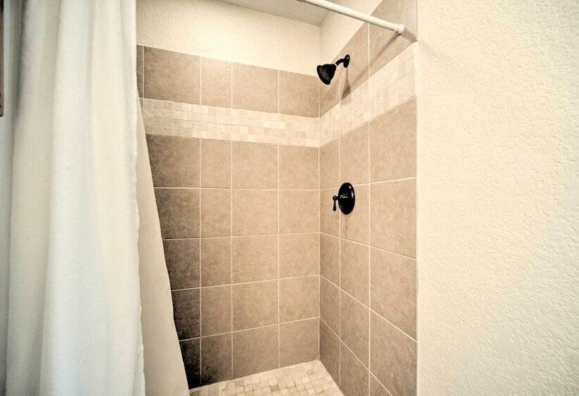 Luxe Canyon Home: Decks, Hot Tub + Lake Views