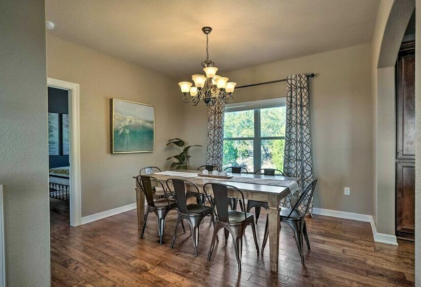 Luxe Canyon Lake Home W/ Gorgeous Lake Views!