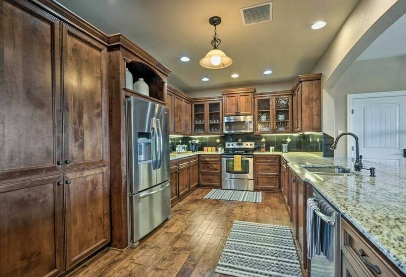 Luxe Canyon Lake Home W/ Gorgeous Lake Views!