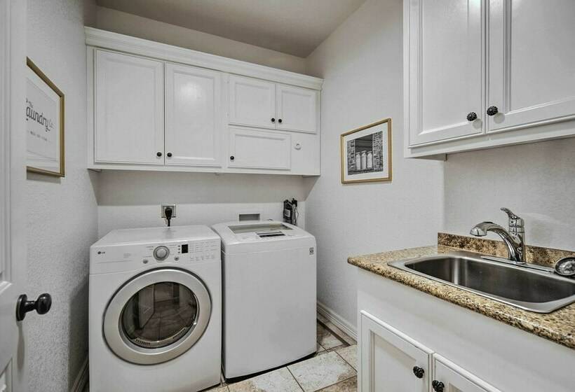 Luxe Canyon Lake Home W/ Gorgeous Lake Views!