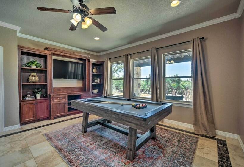 Luxe Canyon Lake Home W/ Gorgeous Lake Views!