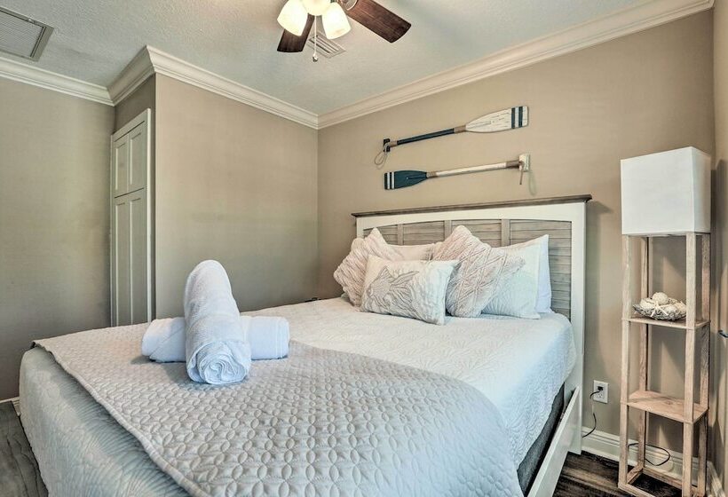 Luxe Cape Coral Escape W/ Pool: 4 Mi To Beach