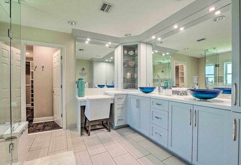 Luxe Cape Coral Escape W/ Pool: 4 Mi To Beach