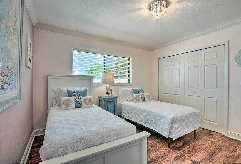 Luxe Cape Coral Escape W/ Pool: 4 Mi To Beach