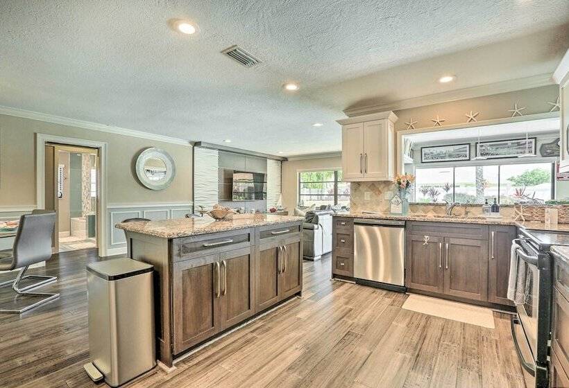 Luxe Cape Coral Escape W/ Pool: 4 Mi To Beach