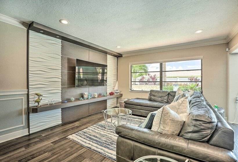 Luxe Cape Coral Escape W/ Pool: 4 Mi To Beach