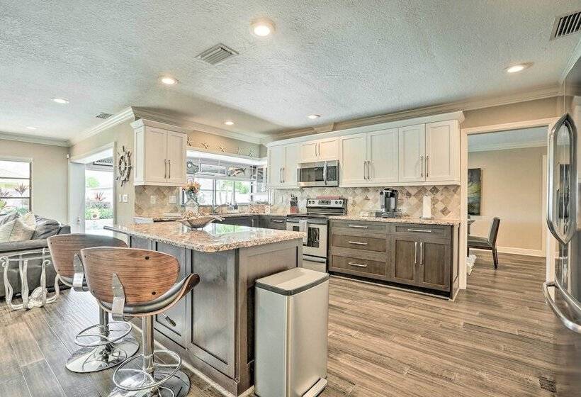 Luxe Cape Coral Escape W/ Pool: 4 Mi To Beach