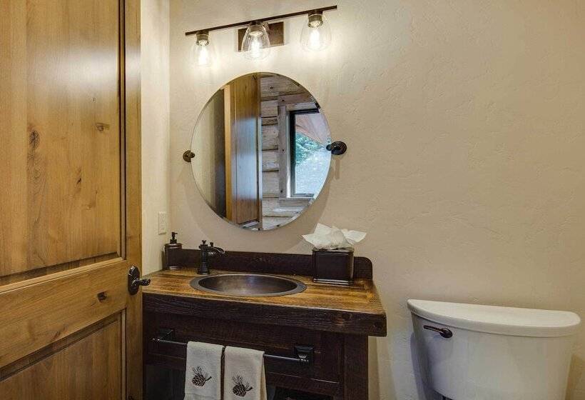 Luxe Breck Log Cabin W/ Hot Tub, Bar & Views!
