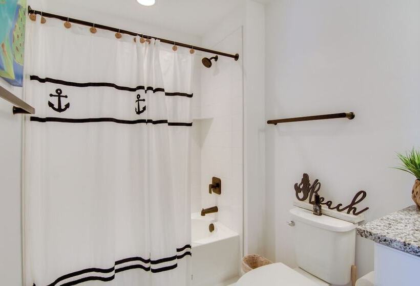 Ocean View Home W/ Beach Shuttle, 5 Mi To Coast!