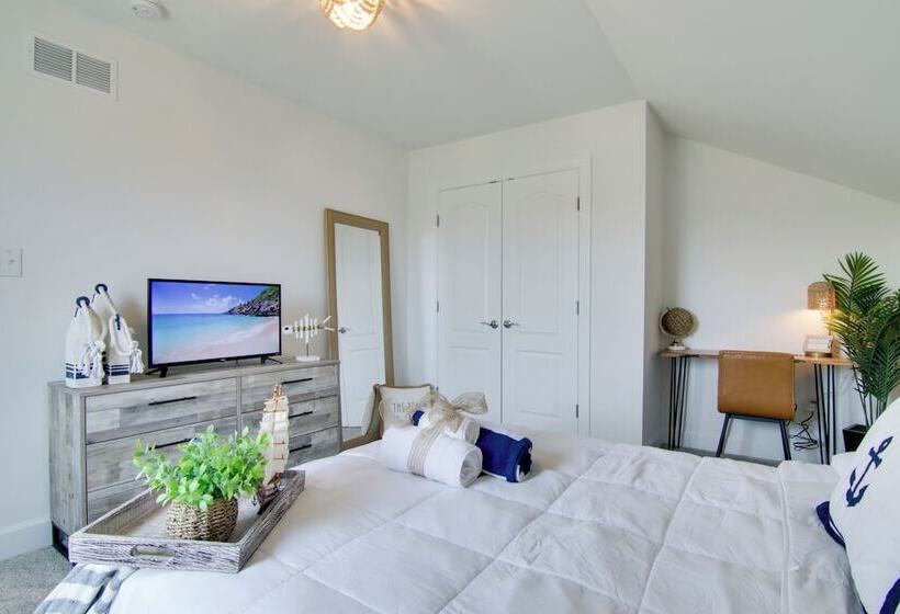 Ocean View Home W/ Beach Shuttle, 5 Mi To Coast!