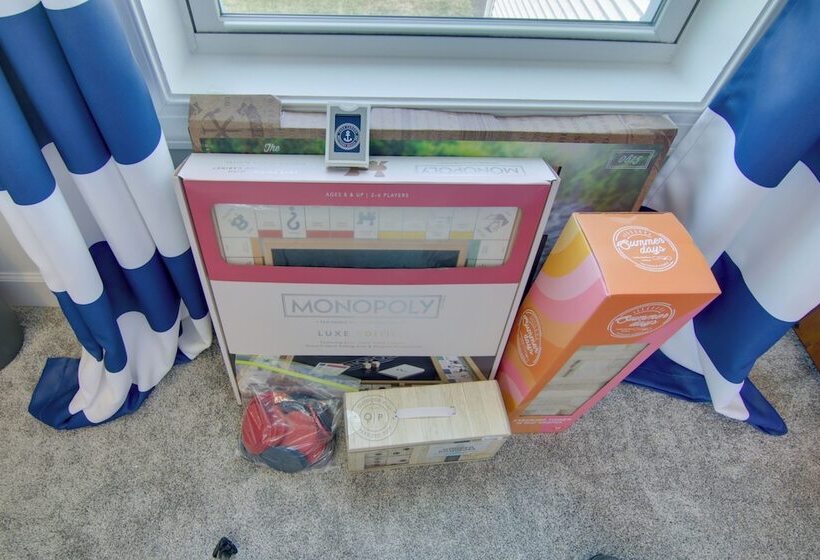 Ocean View Home W/ Beach Shuttle, 5 Mi To Coast!