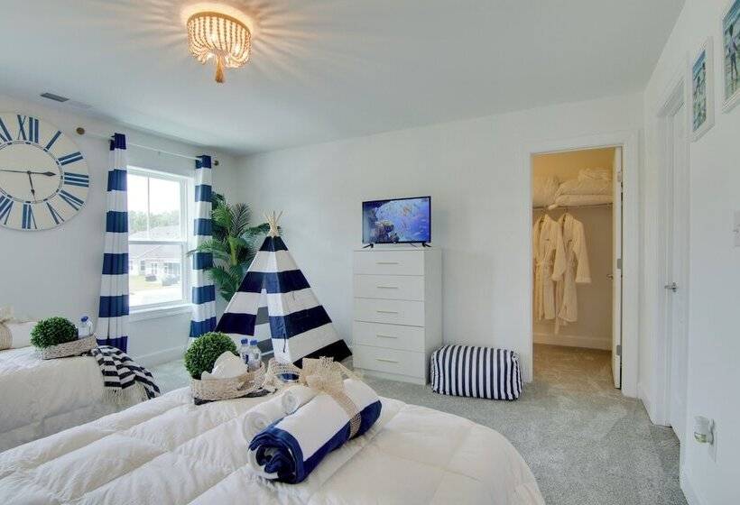 Ocean View Home W/ Beach Shuttle, 5 Mi To Coast!