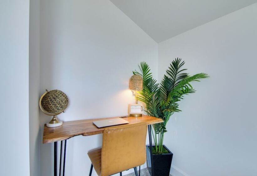 Ocean View Home W/ Beach Shuttle, 5 Mi To Coast!