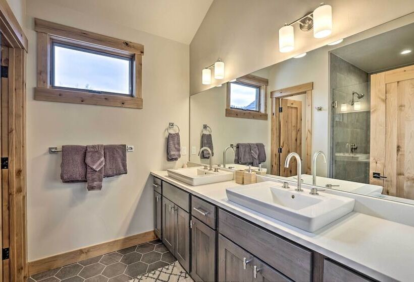 Luxe Home W/ Patio & Pool Access In Silverthorne!