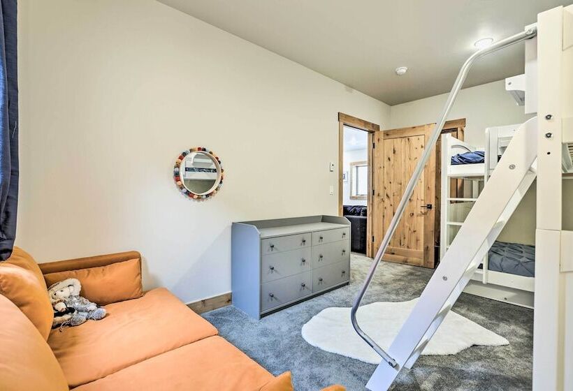 Luxe Home W/ Patio & Pool Access In Silverthorne!
