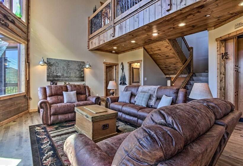 Majestic Mtn Getaway: Game Room, Decks & Hot Tub!