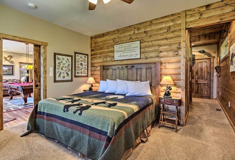 Majestic Mtn Getaway: Game Room, Decks & Hot Tub!