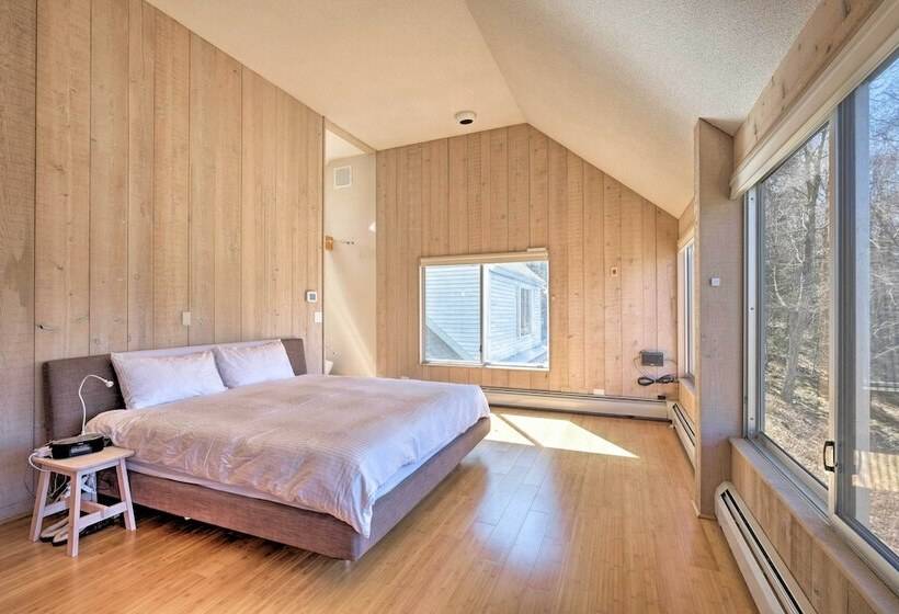 Manchester Home On 40 Acres W/ Game Room & Deck!