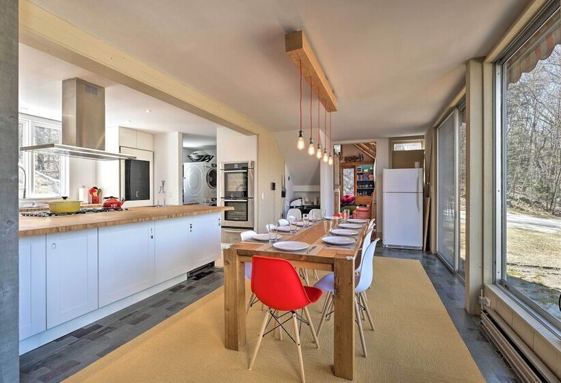 Manchester Home On 40 Acres W/ Game Room & Deck!