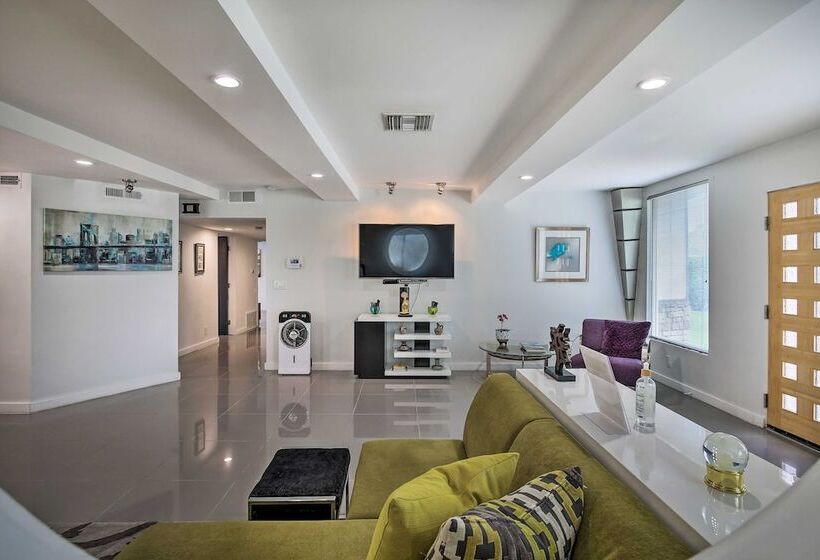 Palm Springs Home: Casita + Fire Pit!