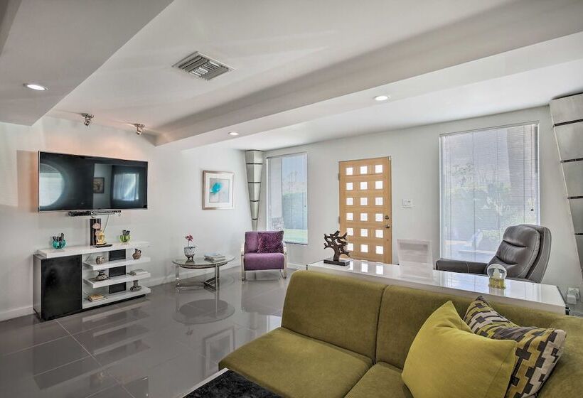 Palm Springs Home: Casita + Fire Pit!