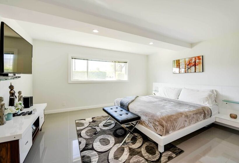 Palm Springs Home: Casita + Fire Pit!