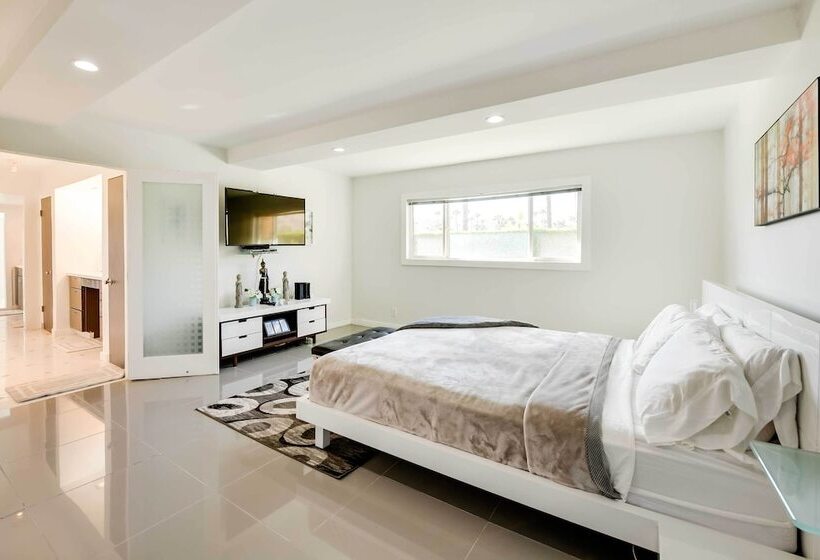 Palm Springs Home: Casita + Fire Pit!