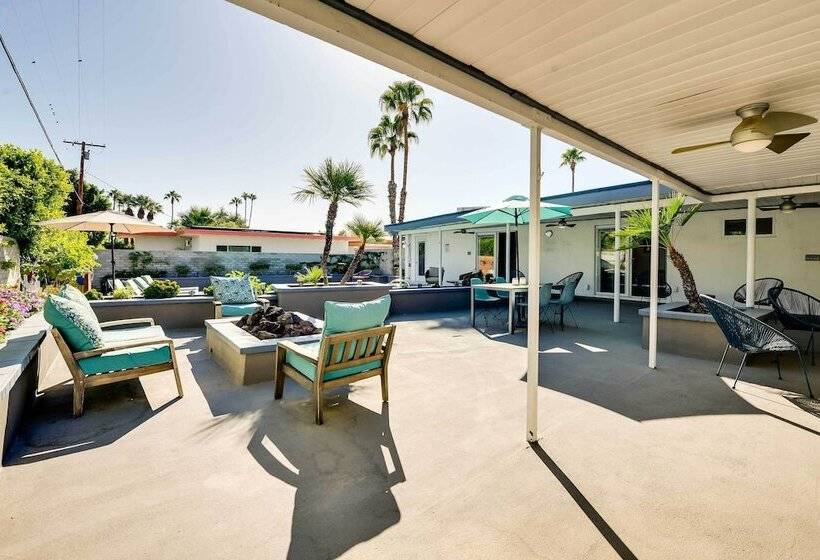 Palm Springs Home: Casita + Fire Pit!