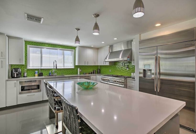 Palm Springs Home: Casita + Fire Pit!