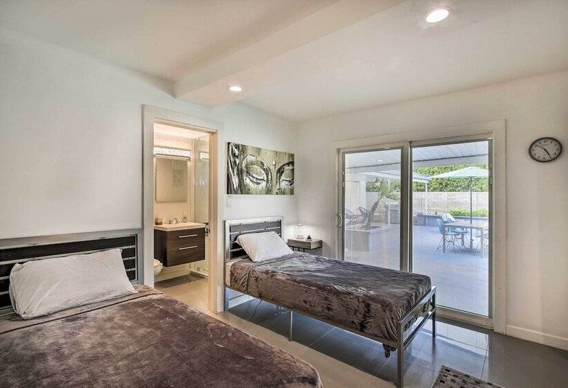 Palm Springs Home: Casita + Fire Pit!