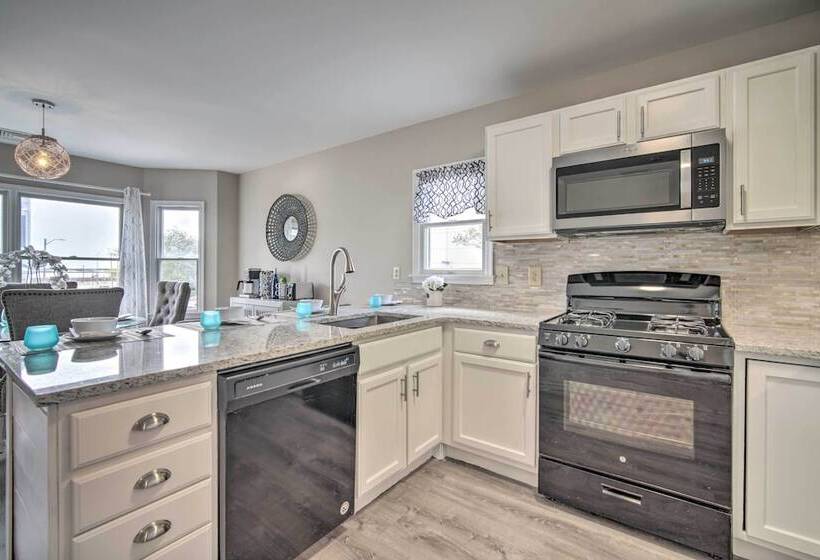 Modern Atlantic City House: Walk To Beach!