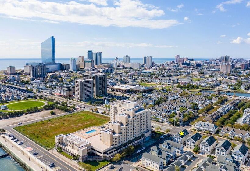 Modern Atlantic City House: Walk To Beach!